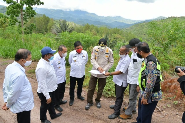 Nurdin Abdullah Periksa Progres Jalan Penghubung Toraja Utara dan Luwu di Bastem.lelemuku.com.jpg