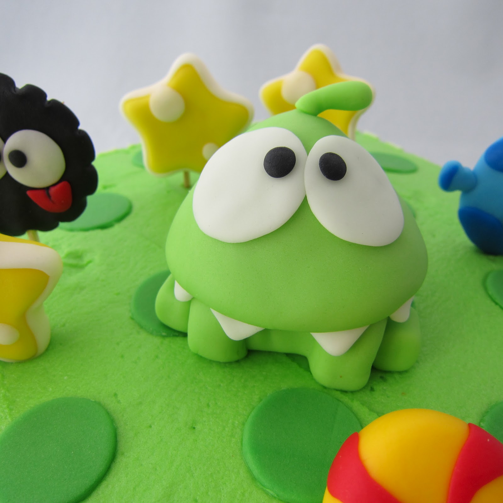 Clever Wren: Cut the Rope Cake - Cake of Cakes!