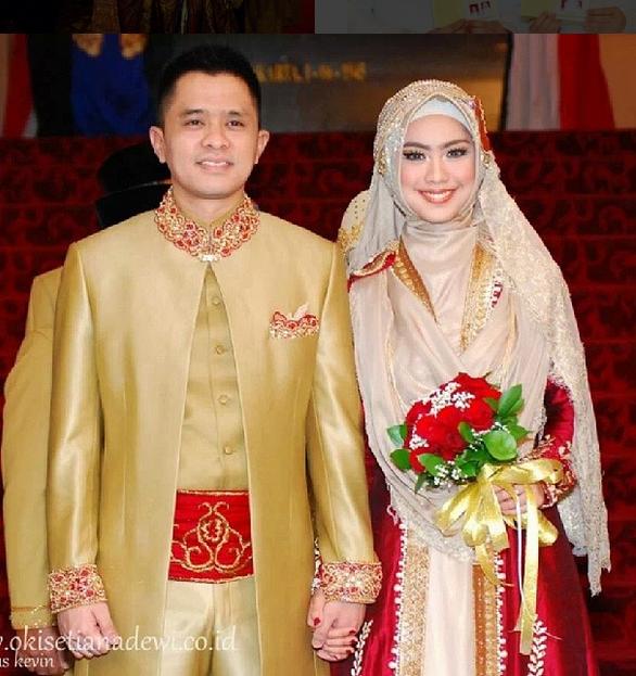 Baju Pengantin Oki  Setiana Dewi Ala Minang Karya Asri 