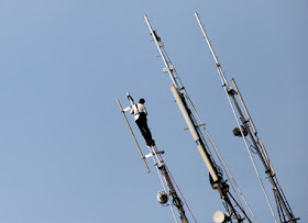 Telkomsel Pailit, Seleksi 3G Terkatung-katun