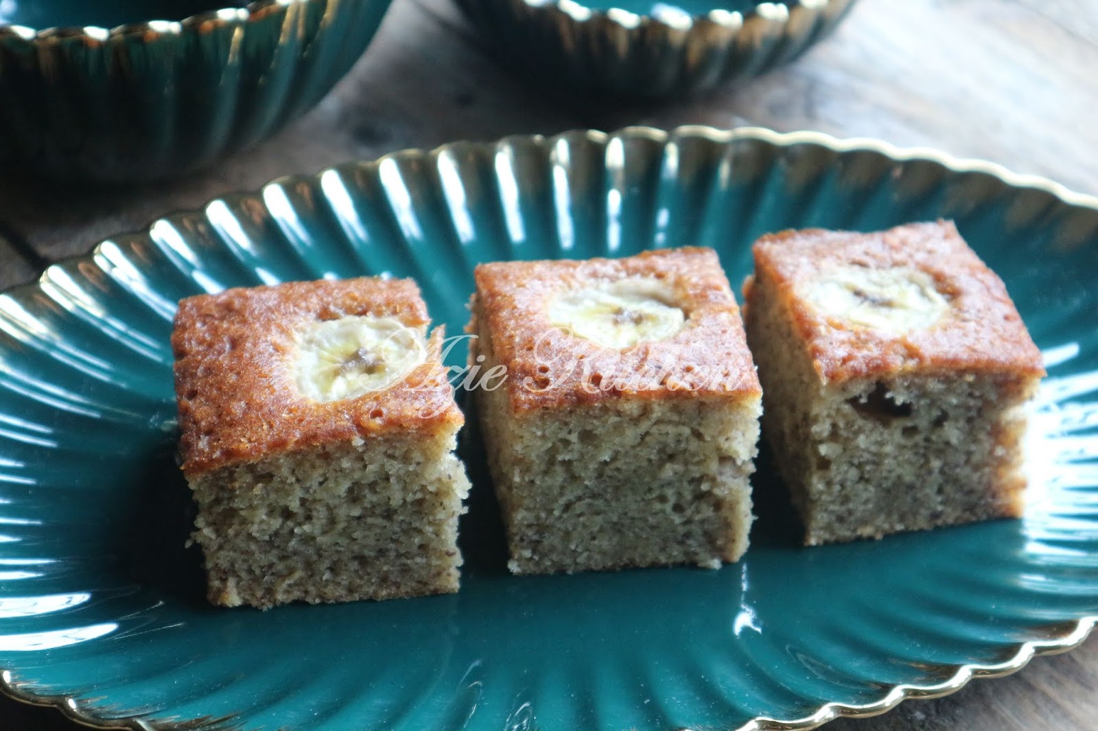 Kek Pisang Lembap dan Gebu - Azie Kitchen