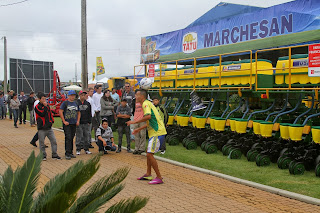 evento da Tatu marchesan em feira de agronegocio