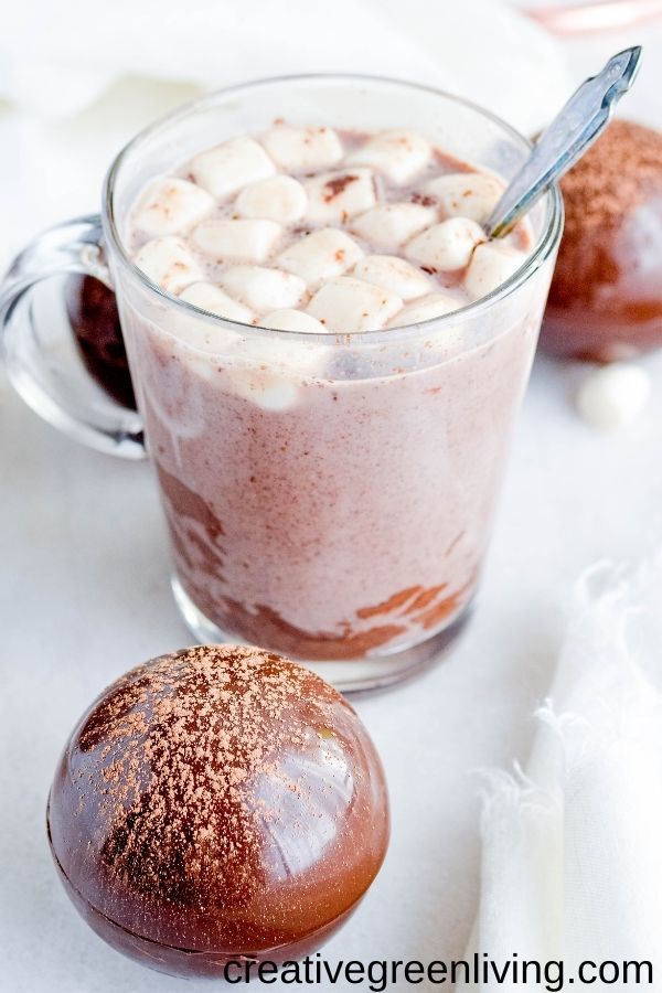 How to make DIY hot chocolate bombs with mashmallows and other flavors or fillings. These make fun Christmas gift ideas. This step-by-step tutorial teaches you everything you need to know about making and filling your own hot cocoa bombs.