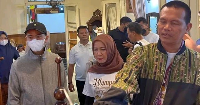 Wali Kota Surakarta Gibran Rakabuming Ajak Wali Kota Genius Umar Keliling Kampung Wisata Batik