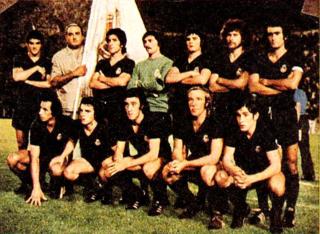 REAL MADRID C. F. Temporada 1974-75. José Luis, Benito, Miguel Ángel, Camacho, Breitner y Pirri. Roberto Martínez, Vitoria, Del Bosque, Netzer y Macanás. FRAM REIJKIAVIK 0 REAL MADRID C. F. 2. 18/09/1974. Copa de Europa de Campeones de Copa, dieciseisavos de final, partido de ida. Reijkiavik, Islandia, estadio KR Vollur. GOLES: 0-1: 10’, Roberto Martínez. 0-2: 54’, Roberto Martínez.