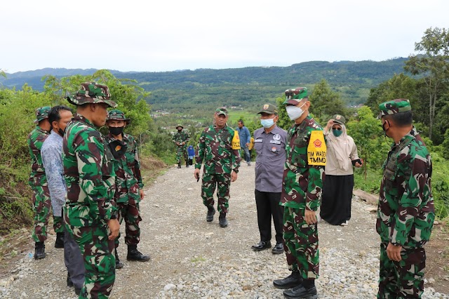 Tim Wasev TMMD 112 Tinjau Lokasi pengecoran Jalan Aia Angek Menuju Ikua Danau