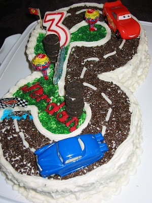 Lightning Mcqueen Birthday Cake on Lily S Wai Sek Hong  Birthday Cake Lightning Mcqueen S Race Track