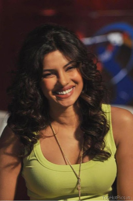 Priyanka Chopra Hot Stylish Pics at IPL 6