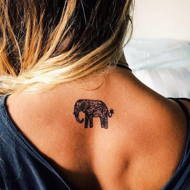 imagens con tatuajes de mujeres , en l imagen una chica tatuada