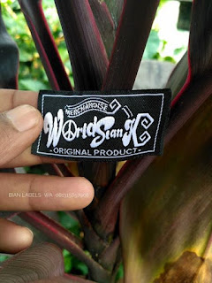 label woven rajut