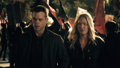 Matt Damon and Julia Stiles in Jason Bourne