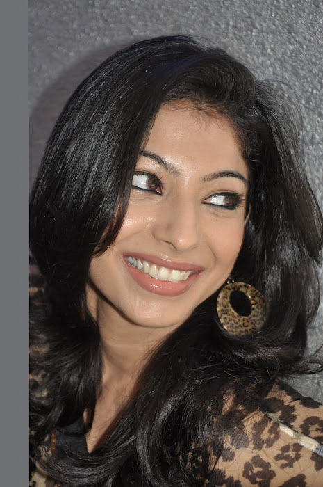 anuja iyer @ vinmeengal movie trailer launch event unseen pics