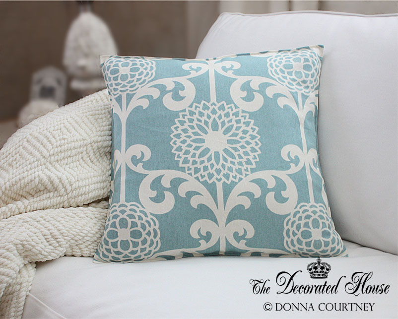 The Decorated House - How to Make a 5 min. Pillow Cover