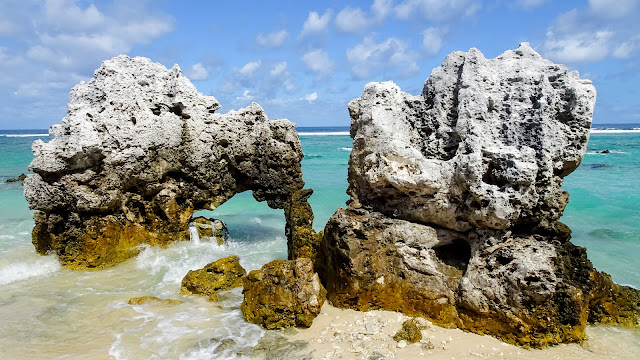 Beach in Anibare with Pinnacle