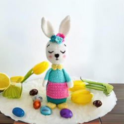 Conejita de Pascua amigurumi