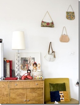 òtima idéia para quem coleciona bolsas - Decor 8