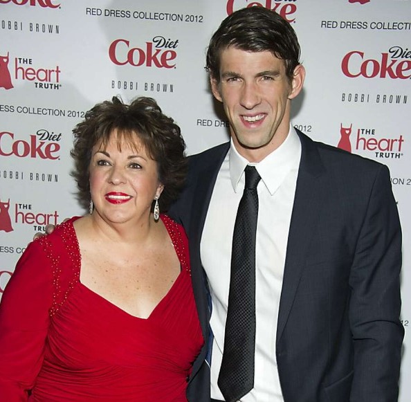 Debbie & Michael Phelps menghadiri peragaan busana untuk Heart Truth Red Dress Collection 2012 di Hammerstein Ballroom