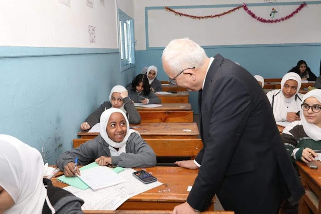 وزير التربية والتعليم يتفقد امتحانات الفصل الدراسى الأول للشهادة الإعدادية بالجيزة