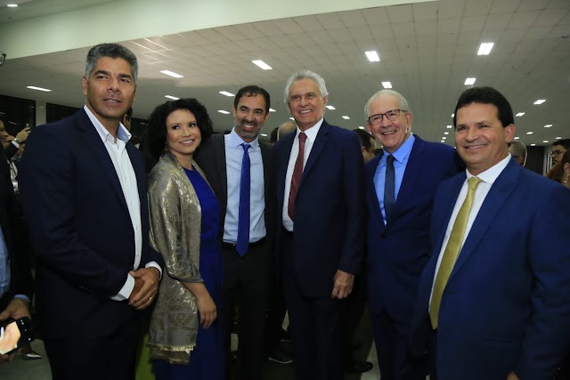 Caiado e lideranças políticas comemoram 70 anos do bispo Oídes José do Carmo