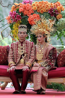 Foto Resepsi Pernikahan Ibas & Aliya Berbalut baju pengantin adat Palembang