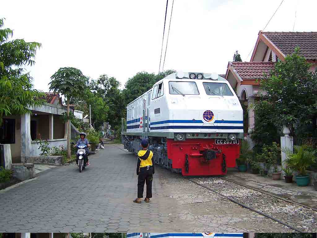Gravatar Jalur Kereta Terekstrim Di Indonesia (PICS)