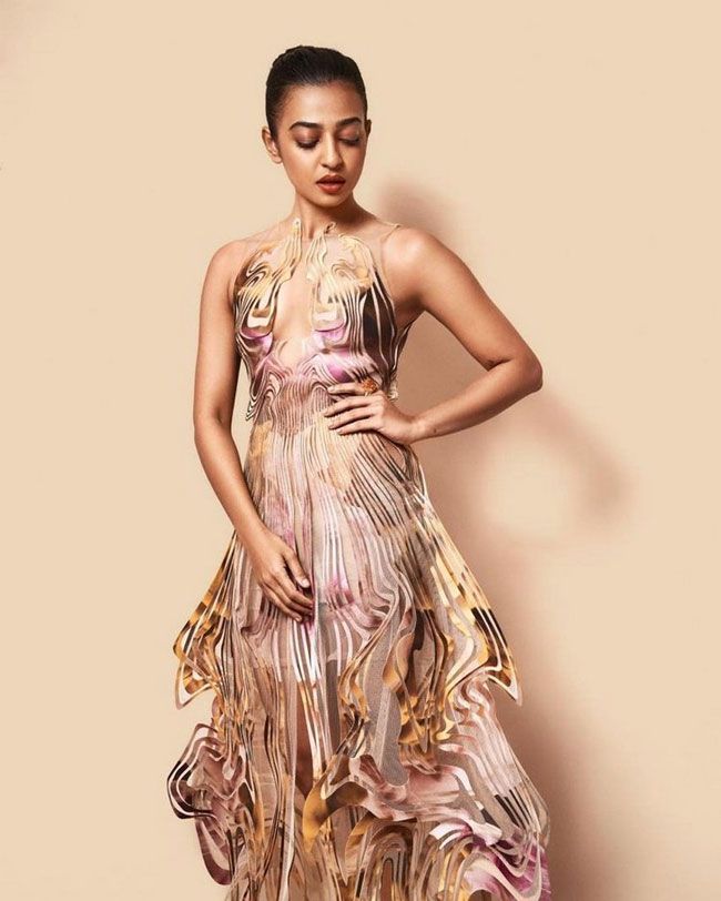 Actors Gallery: Latest Glamorous Pictures Of Radhika Apte