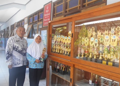 Nadine, Atlet Renang Kolektor Piala