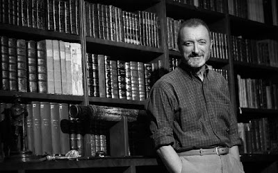 http://www.perezreverte.com/biografia/