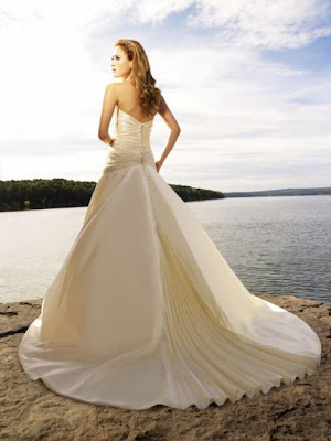 NEW Wedding Dress 2010 Swarovski Crystals Allure Bridals Clothing