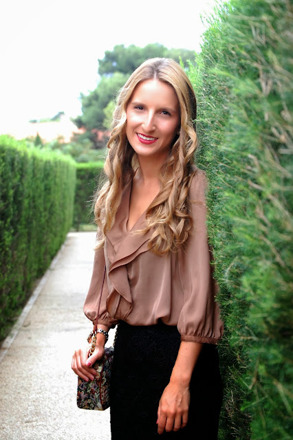 Street style, ladylike, Zara black lace pencil skirt, Zara camel blouse, Bimba & Lola Bag, Mango pumps