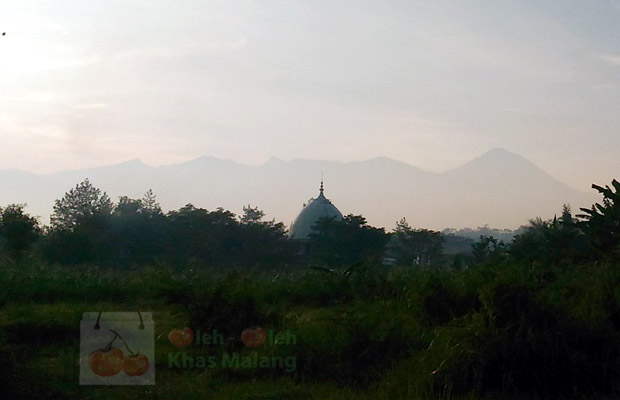 Ini Lokasi Asyik Melihat Deretan Gunung  di Malang