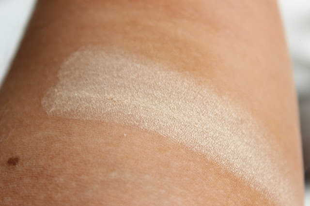 Becca Shimmering Skin Perfector in Moonstone 