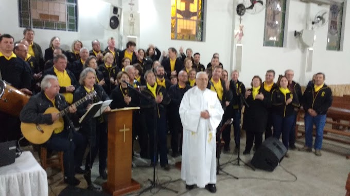 ARMAZÉM CELEBRA JUBILEU PRESBITERAL DE SEU VIGÁRIO