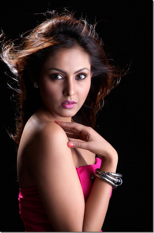 Madhu Shalini Latest Hot Photo Shoot Gallery