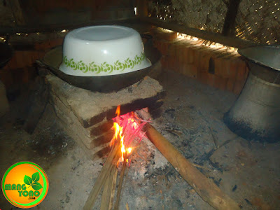 FOTO : Ini tungku hawu di dapur Nenek saya