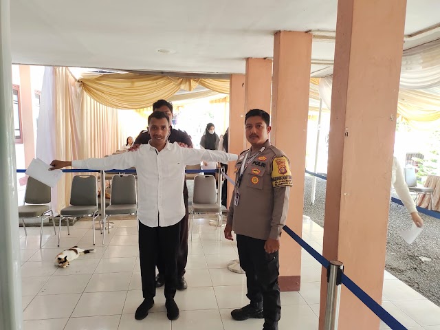 Bhabinkamtibmas Kelurahan Damai Bahagia Amankan Seleksi CASN di Kantor UPT BKN Balikpapan