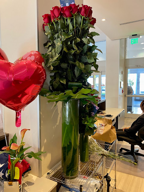 red roses in a vase, Valentine's Day