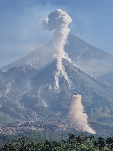 Fig. 2: Active volcano “Santiaguito”, side volcano of the even bigger “Santa Maria”