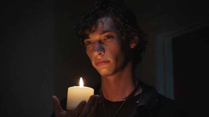 O ator Jacob Lofland como Isaac no filme 'A Casa no Bayou'