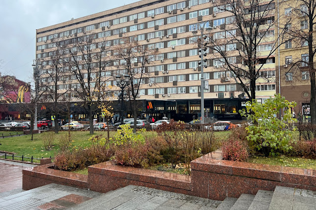Тверской бульвар, Тверская улица, Пушкинская площадь, жилой дом 1966 года постройки Тверской бульвар, Тверская улица, Пушкинская площадь, жилой дом