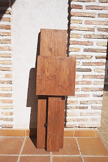 silla artesana en madera reciclada con acabados ecológicos