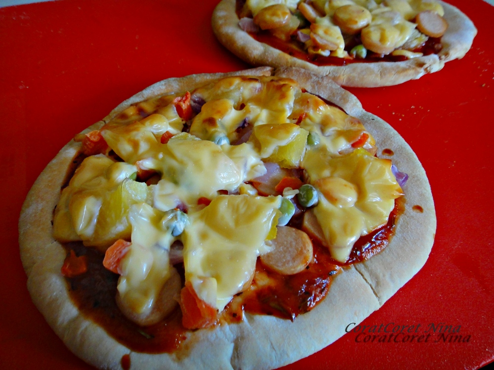 CoratCoret Nina: Pizza Simple Roti Pita