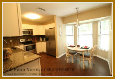 The eat-in area in the kitchen of this Kenilworth Park 3 bedroom home for sale in Winter Haven FL is perfect for a quick meal or a midnight snack.