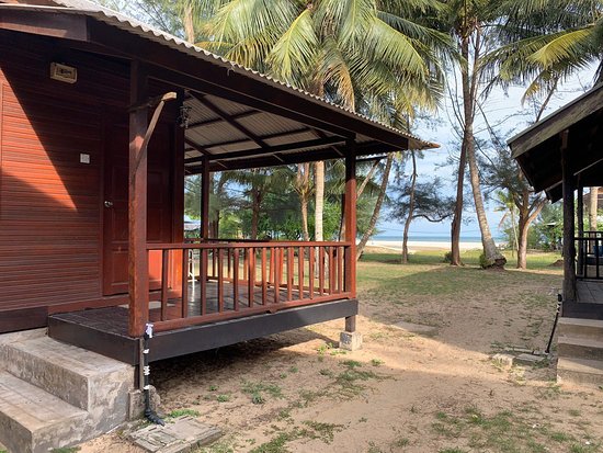  Chalet  Kayu  Ala Kampung Depan Pantai Cherating Untuk  