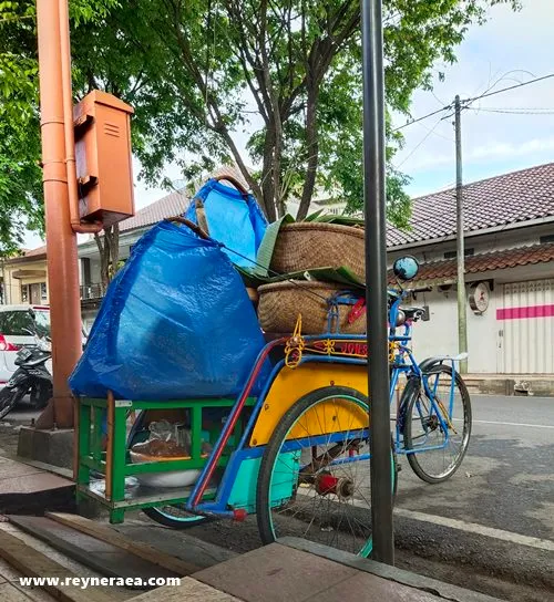 Nasi pecel Bu Tin di Banyuwangi