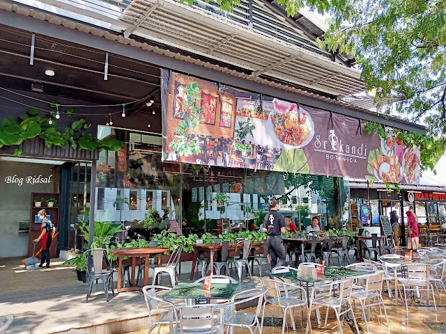 Menikmati Kuliner Nusantara di Warung Kopi Srikandi Botanica - Part 2 (Outdoor)