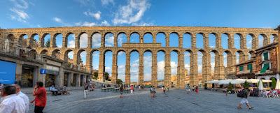 http://viewer.spainisculture.com/hdimages/Segovia/index.html?lang=es