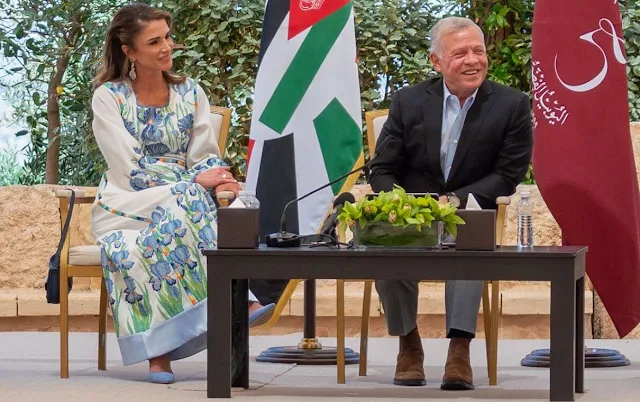 Queen Rania wore an embroidered palestinian ethnic dress by Etro. Ralph Masri Modernist diamond and sapphire ring