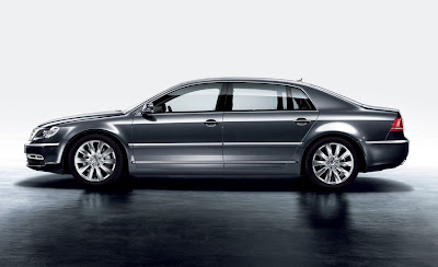 2011 Volkswagen Phaeton Side View