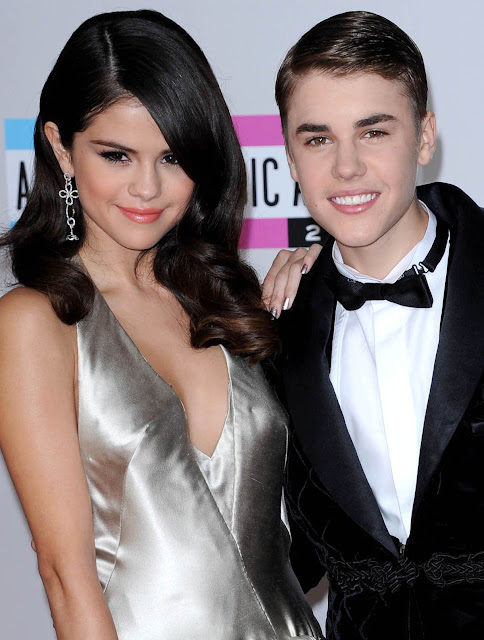 Selena Gomez & Justin Bieber Photos at American Music Awards